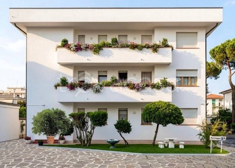 appartamento in vendita a Camaiore in zona Lido di Camaiore
