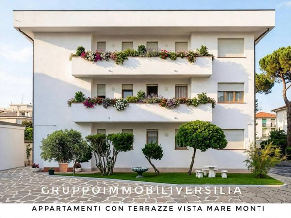 appartamento in vendita a Camaiore in zona Lido di Camaiore