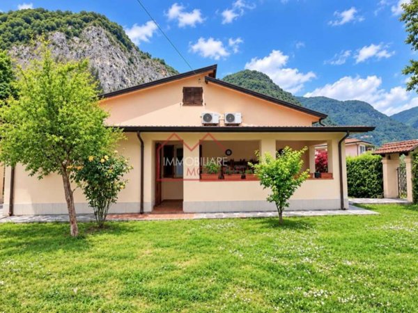 casa indipendente in vendita a Camaiore in zona Montebello