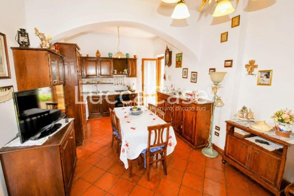 casa indipendente in vendita a Camaiore in zona Capezzano Pianore