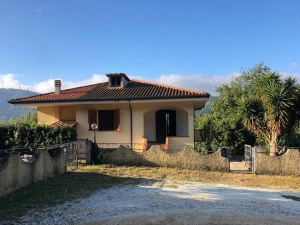 casa indipendente in vendita a Camaiore
