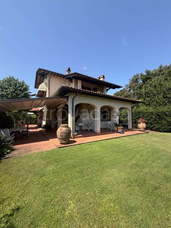 casa indipendente in vendita a Camaiore in zona Secco