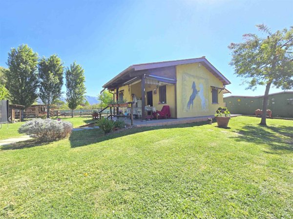 casa indipendente in vendita a Camaiore in zona Capezzano Pianore