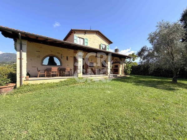 casa indipendente in vendita a Camaiore in zona Santa Lucia
