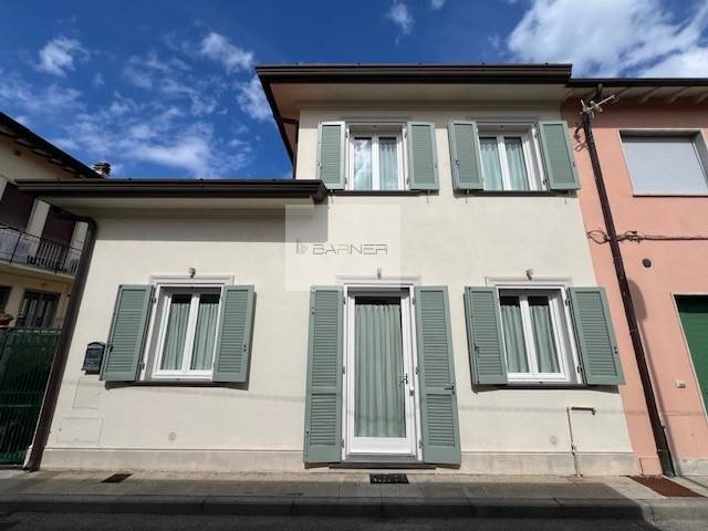 casa indipendente in vendita a Camaiore