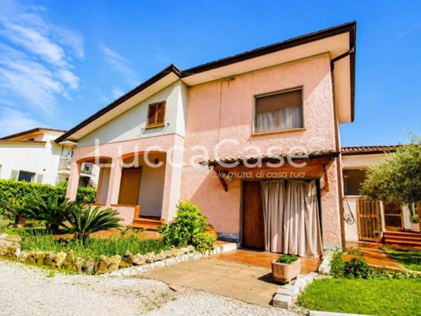 casa indipendente in vendita a Camaiore in zona Capezzano Pianore