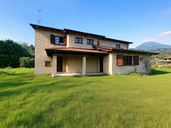 casa indipendente in vendita a Camaiore in zona Capezzano Pianore