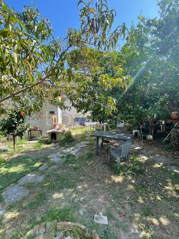 casa indipendente in vendita a Camaiore in zona Lido di Camaiore