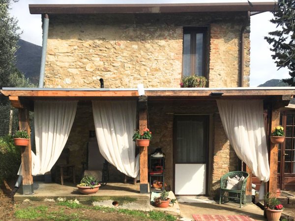 casa indipendente in vendita a Camaiore in zona Pontemazzori