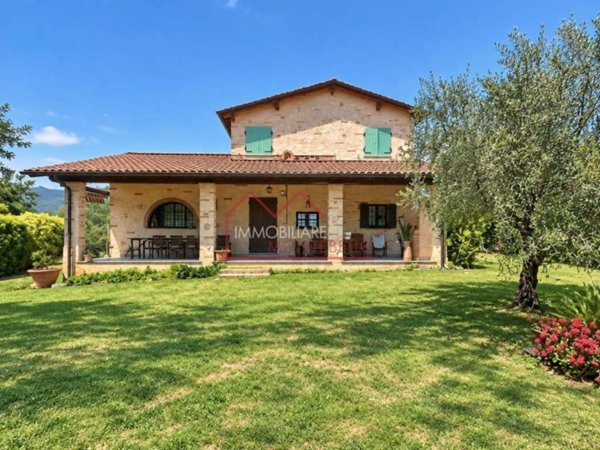 casa indipendente in vendita a Camaiore in zona Santa Lucia