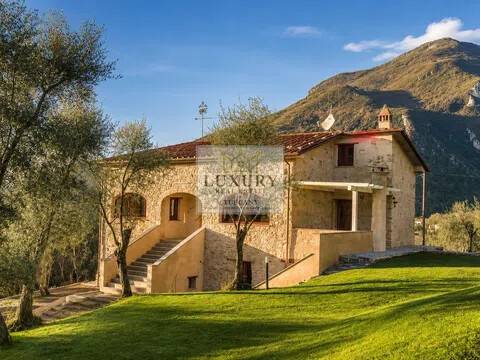 casa indipendente in vendita a Camaiore