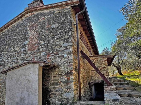casa indipendente in vendita a Camaiore in zona Montebello