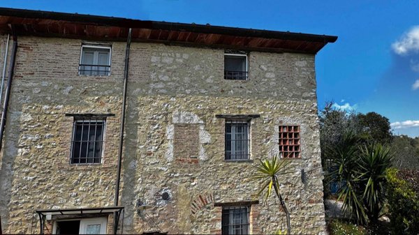 casa indipendente in vendita a Camaiore in zona Orbicciano