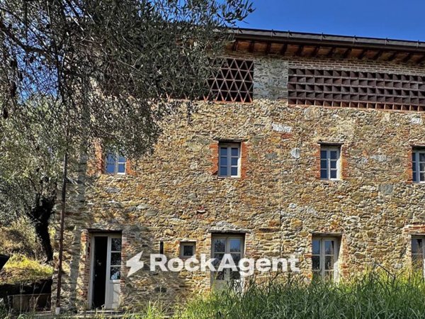 casa indipendente in vendita a Camaiore in zona Montebello