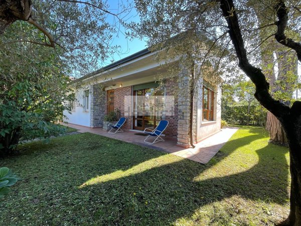 casa indipendente in vendita a Camaiore in zona Lido di Camaiore