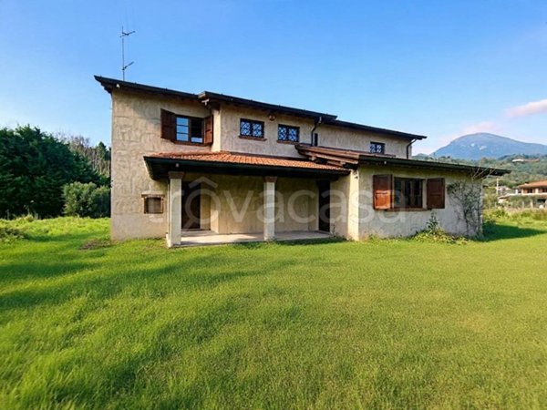 casa indipendente in vendita a Camaiore in zona Capezzano Pianore