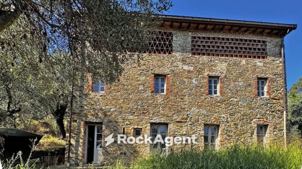casa indipendente in vendita a Camaiore in zona Montebello