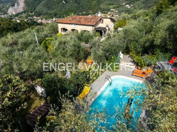 casa indipendente in vendita a Camaiore in zona Marignana
