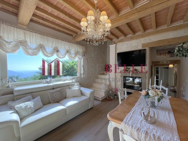 casa indipendente in vendita a Camaiore in zona Metato