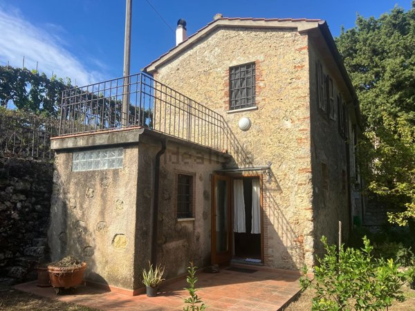 casale in vendita a Camaiore