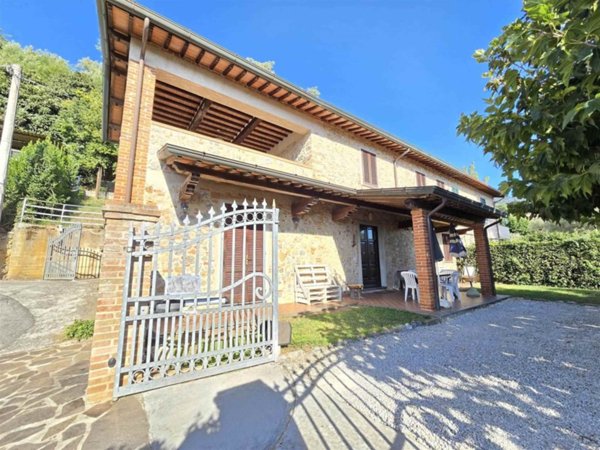 casa indipendente in vendita a Camaiore