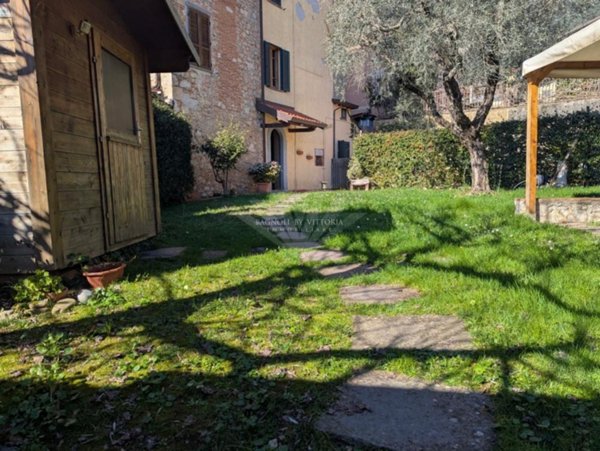 casa indipendente in vendita a Camaiore in zona Vado