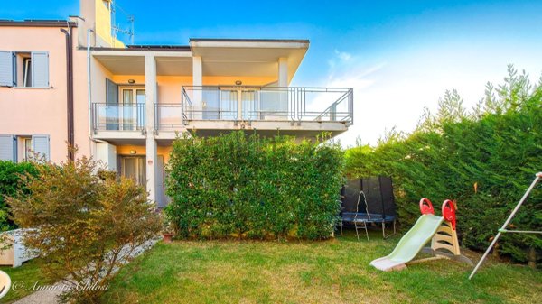 casa indipendente in vendita a Camaiore
