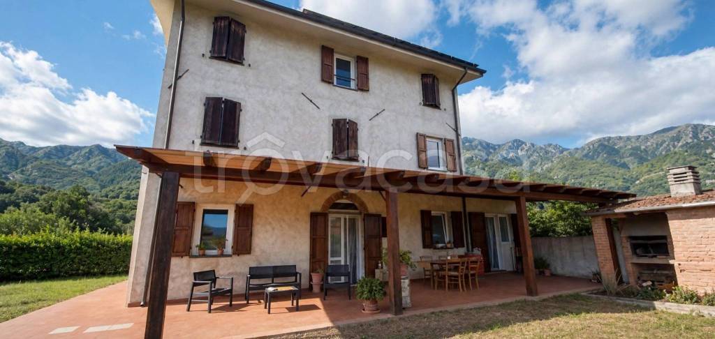 casa indipendente in vendita a Camaiore