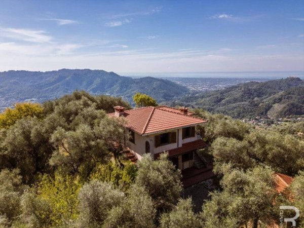 casa indipendente in vendita a Camaiore