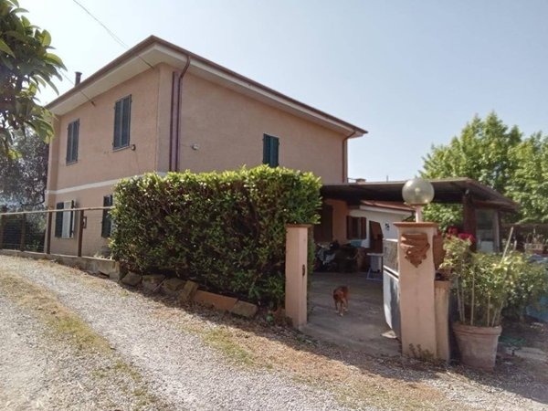 casa indipendente in vendita a Camaiore