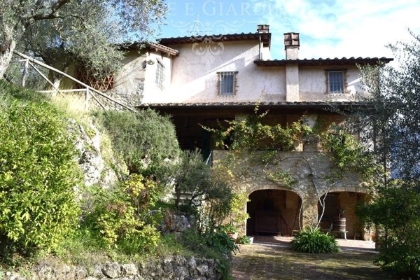 casa indipendente in vendita a Camaiore in zona Montebello