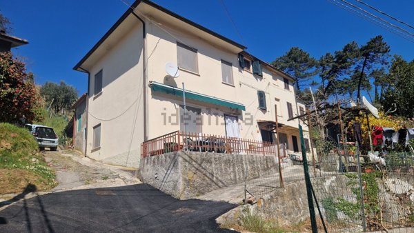 casa indipendente in vendita a Camaiore