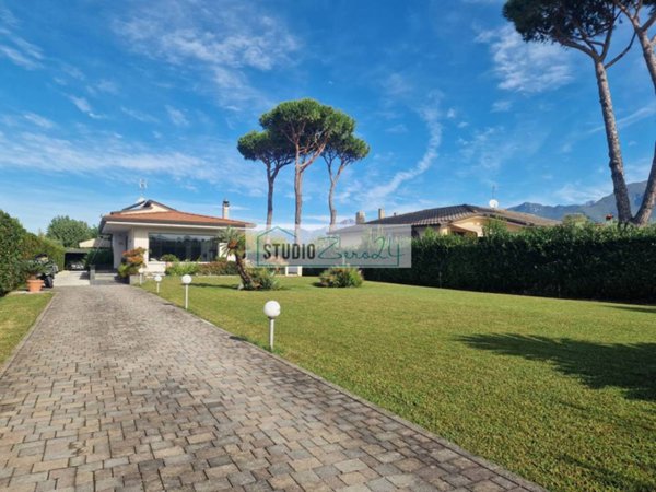 casa indipendente in vendita a Camaiore in zona Capezzano Pianore