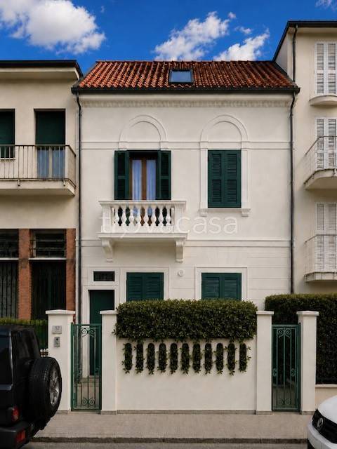 appartamento in vendita a Camaiore in zona Lido di Camaiore