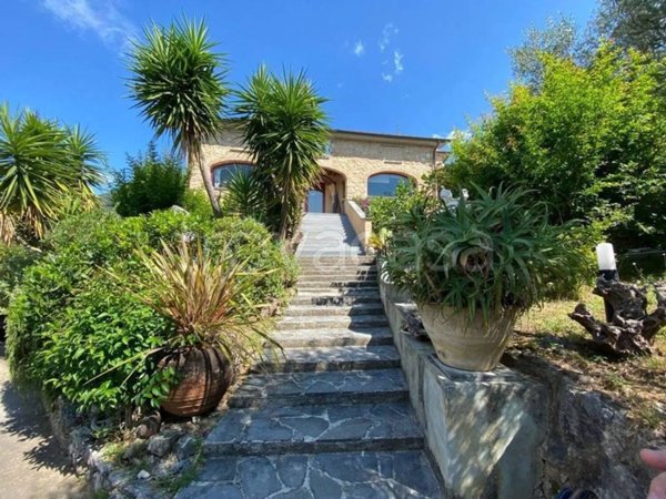 casa indipendente in vendita a Camaiore