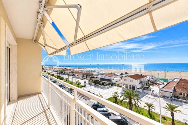 appartamento in vendita a Camaiore in zona Lido di Camaiore