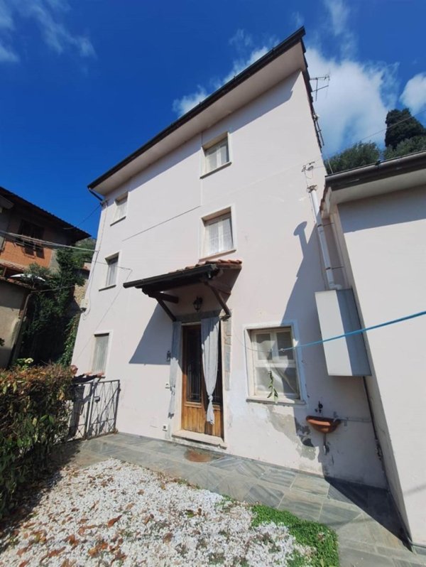 casa indipendente in vendita a Camaiore in zona Torcigliano