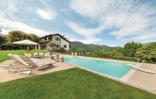 casa indipendente in vendita a Camaiore