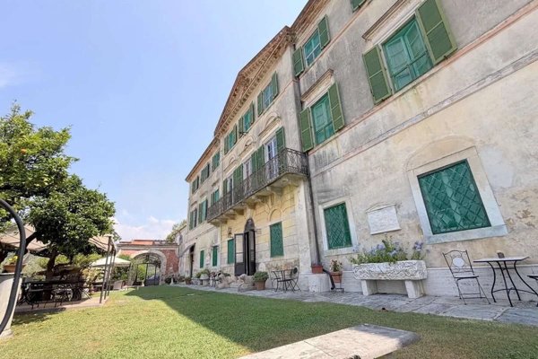 casa indipendente in vendita a Camaiore