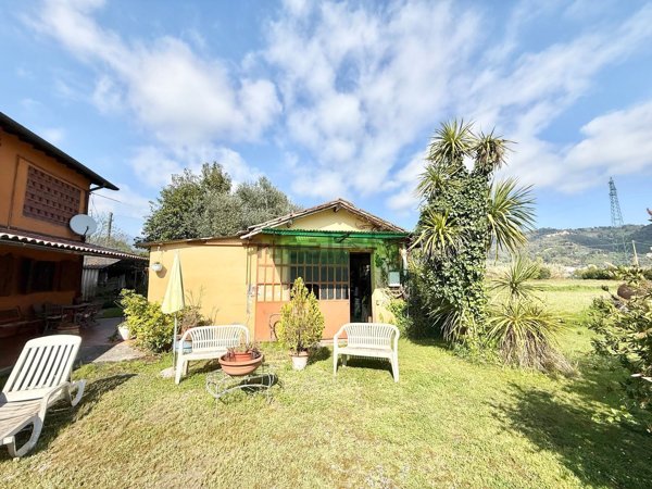 casa indipendente in vendita a Camaiore in zona Capezzano Pianore
