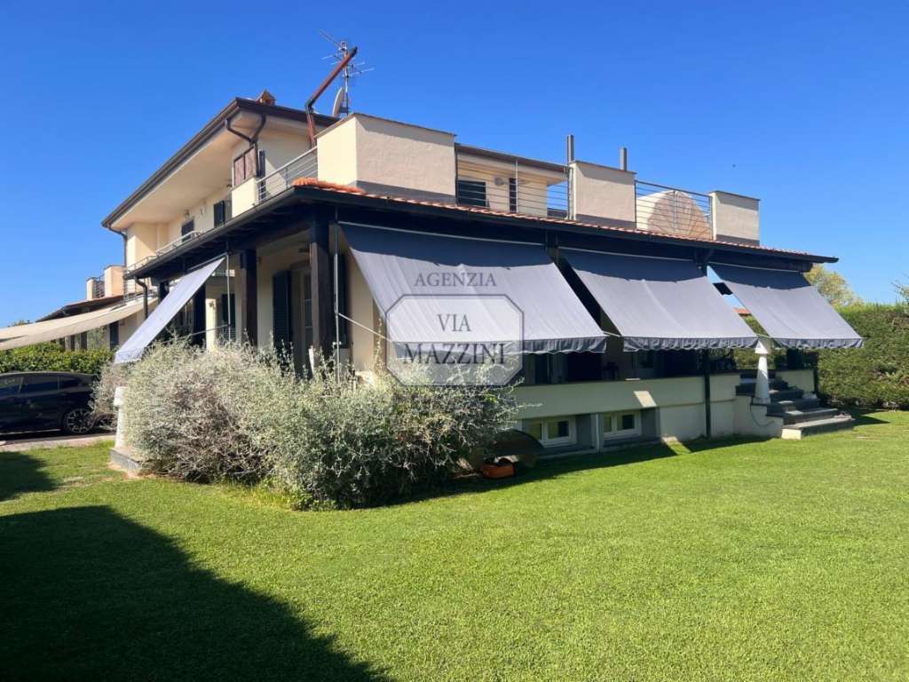 casa indipendente in vendita a Camaiore in zona Capezzano Pianore