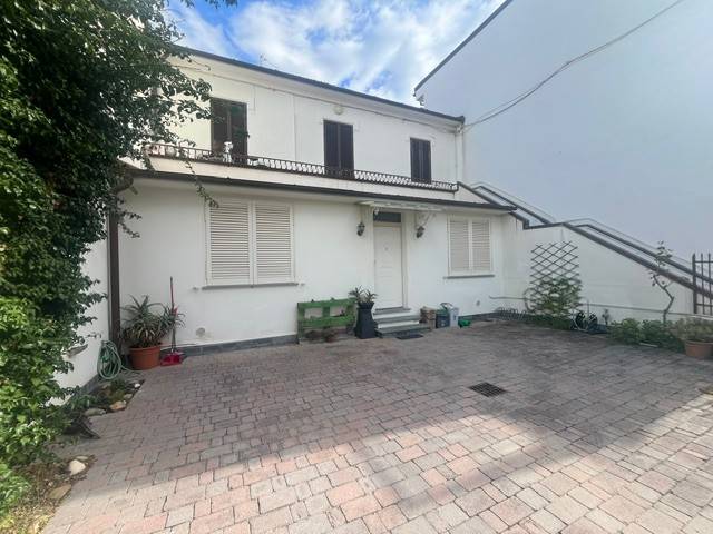 casa indipendente in vendita a Camaiore