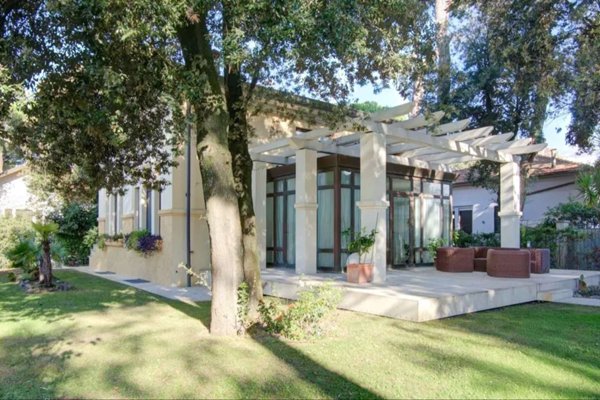 casa indipendente in vendita a Camaiore