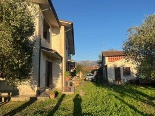casa indipendente in vendita a Camaiore in zona Capezzano Pianore
