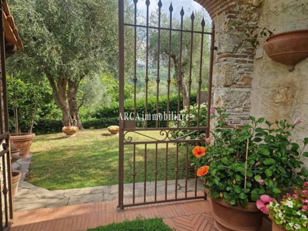 casa indipendente in vendita a Camaiore