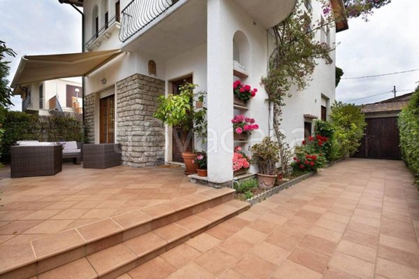 casa indipendente in vendita a Camaiore in zona Lido di Camaiore