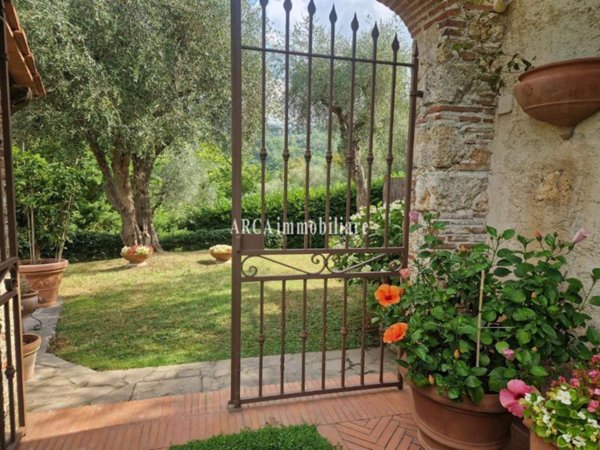 casa indipendente in vendita a Camaiore