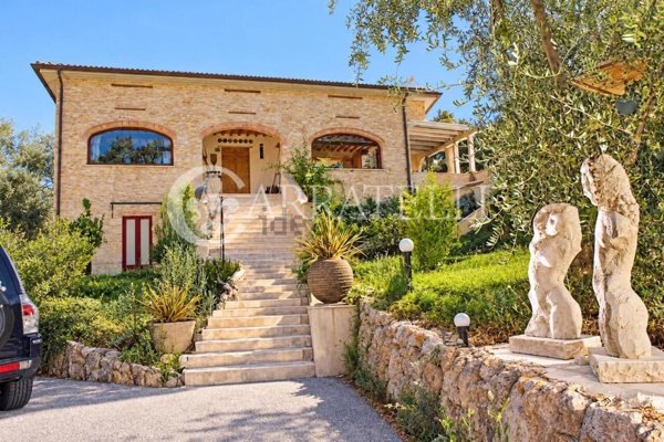 casa indipendente in vendita a Camaiore