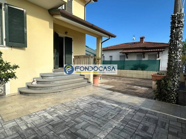 casa indipendente in vendita a Camaiore in zona Capezzano Pianore