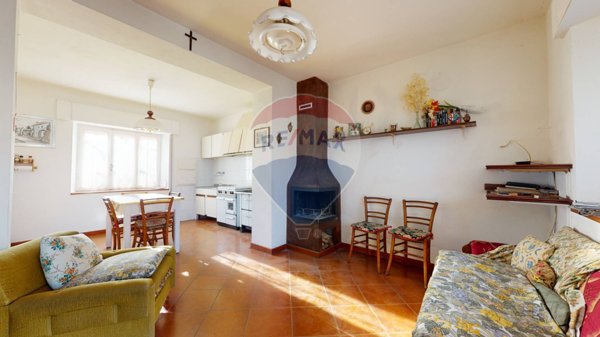 casa indipendente in vendita a Camporgiano in zona Casciana